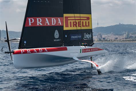 Luna Rossa cambia stile: la nuova barca a vela Prada 